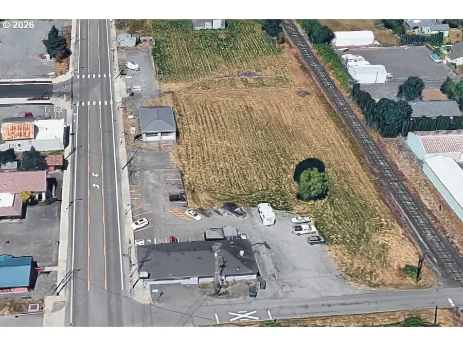 180 SE 10th St, Dundee, OR 97115 - #3