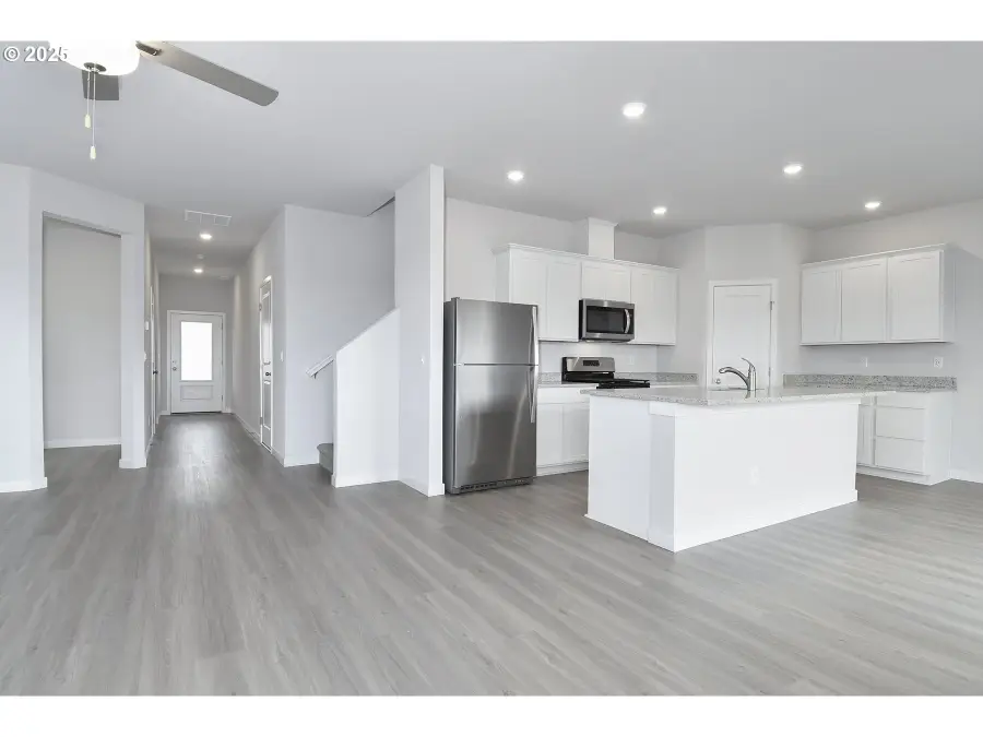 1375 Owl Ave, Woodburn, OR 97071 - #2