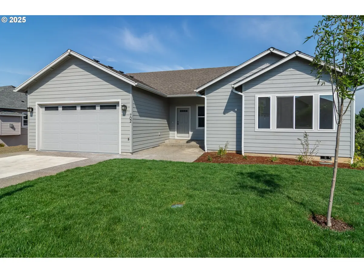 702 Divot Loop, Sutherlin, OR 97479 - Image #1