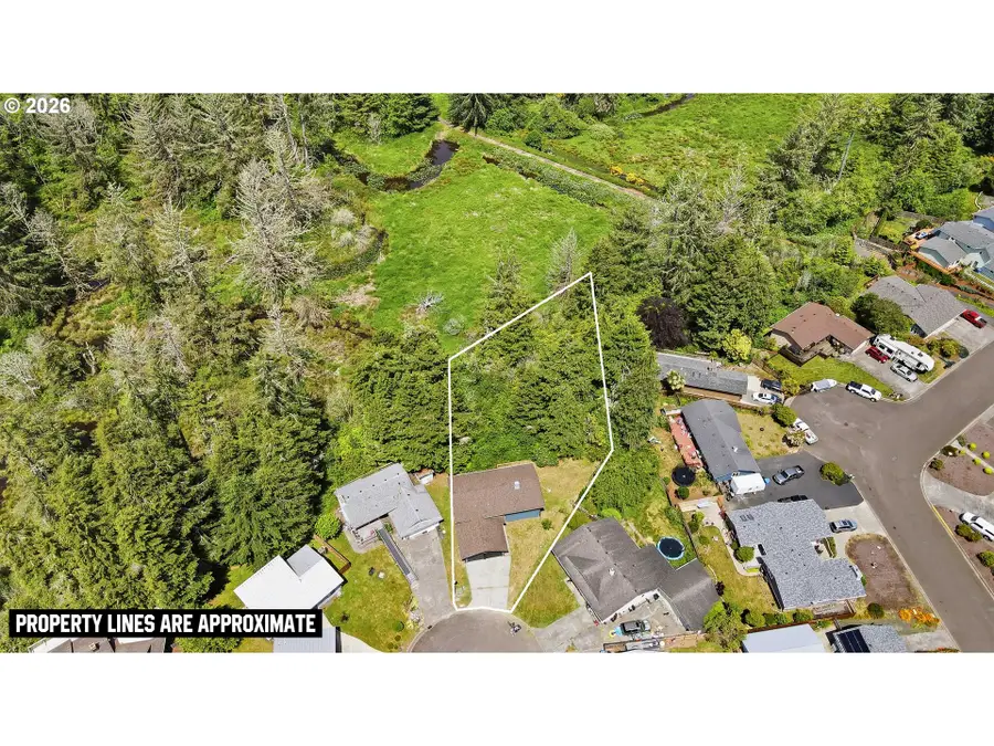 471 Camellia Ct, Reedsport, OR 97467 - #3