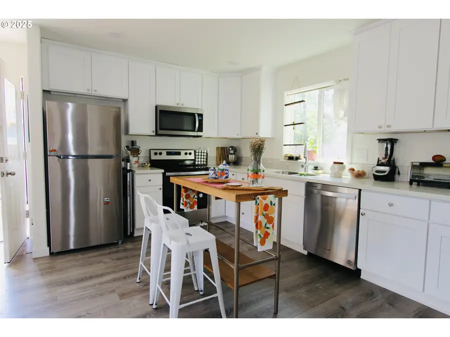 611 SE 142nd Ave #B, Portland, OR 97233 - Image #3