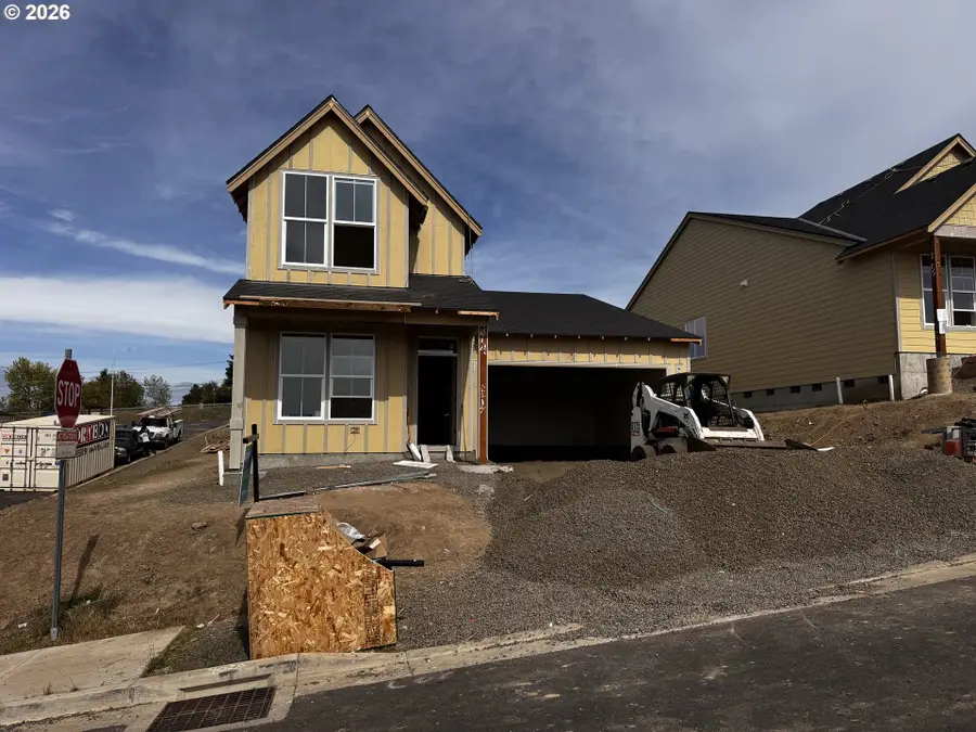 869 W Washington St, Carlton, OR 97111 - #2
