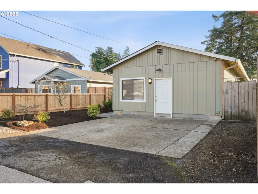 9984 SE Amherst St, Clackamas, OR 97015 - #3