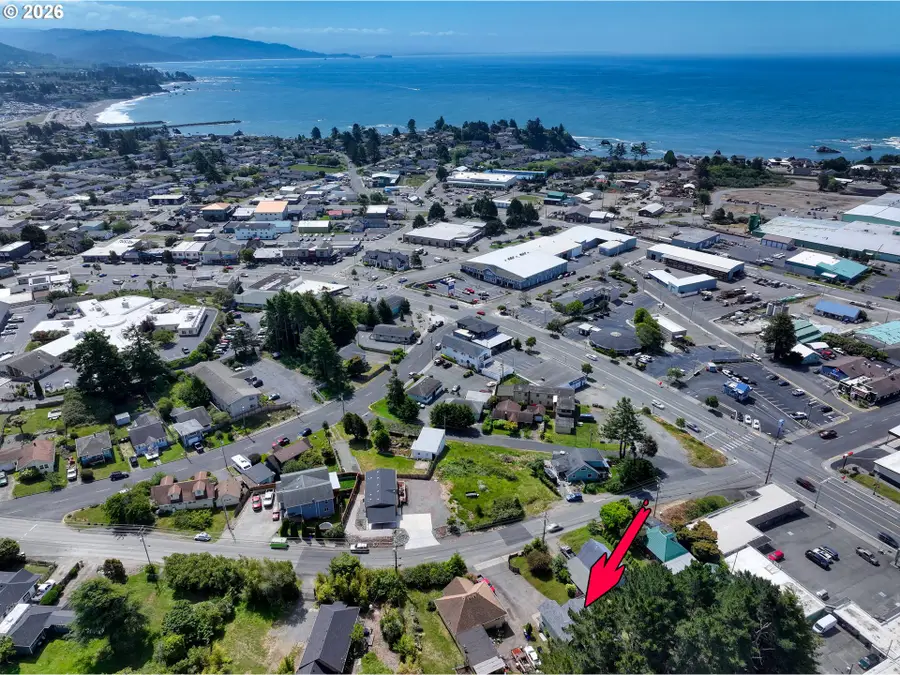 730 Pacific Ave #B, Brookings, OR 97415 - #2