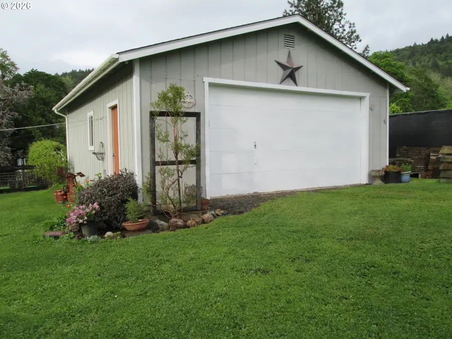 273 Crest Dr, Tri City, OR 97457 - #3