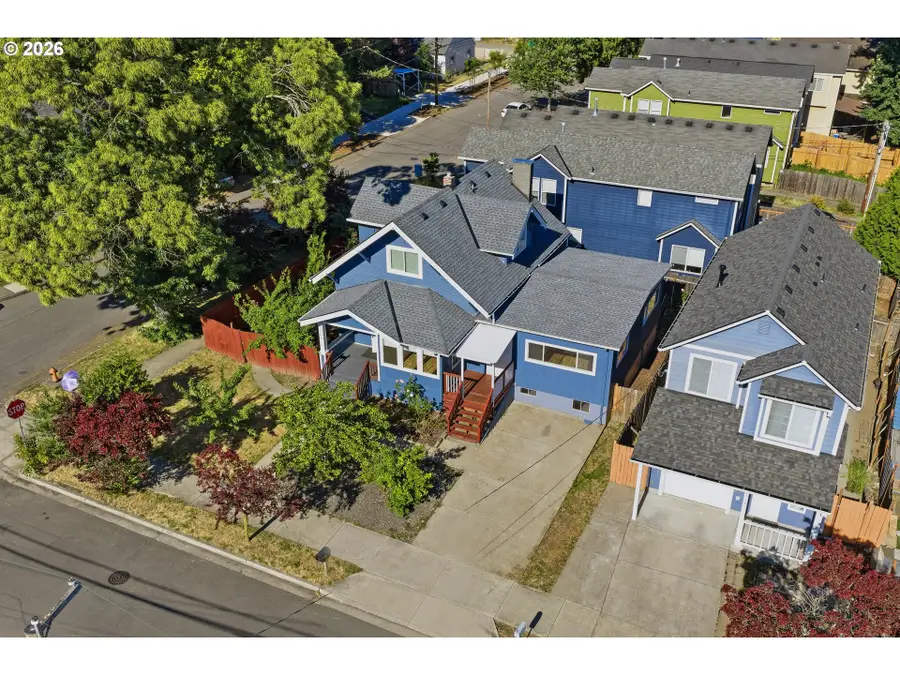 2704 SE 84th Ave, Portland, OR 97266 - #2