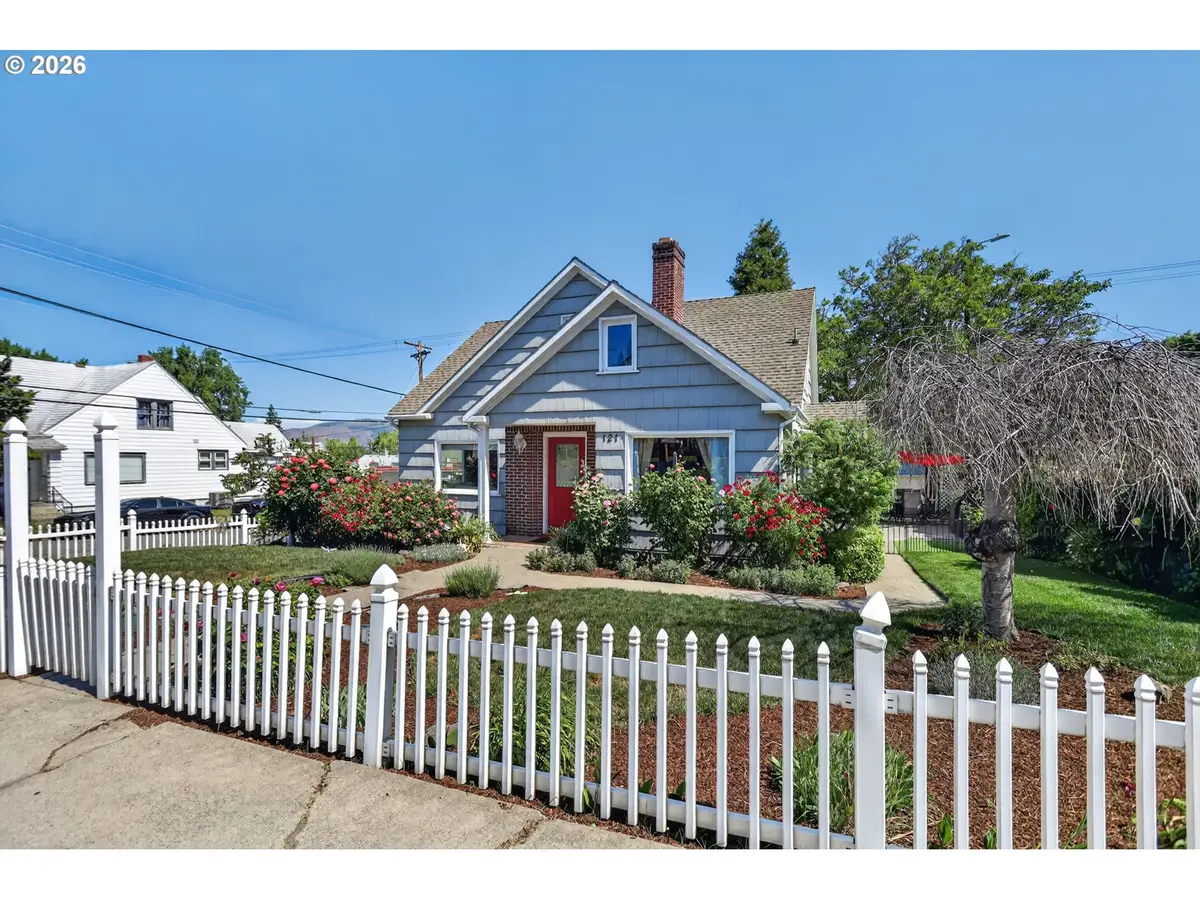 121 W 10th St, The Dalles, OR 97058 - #1