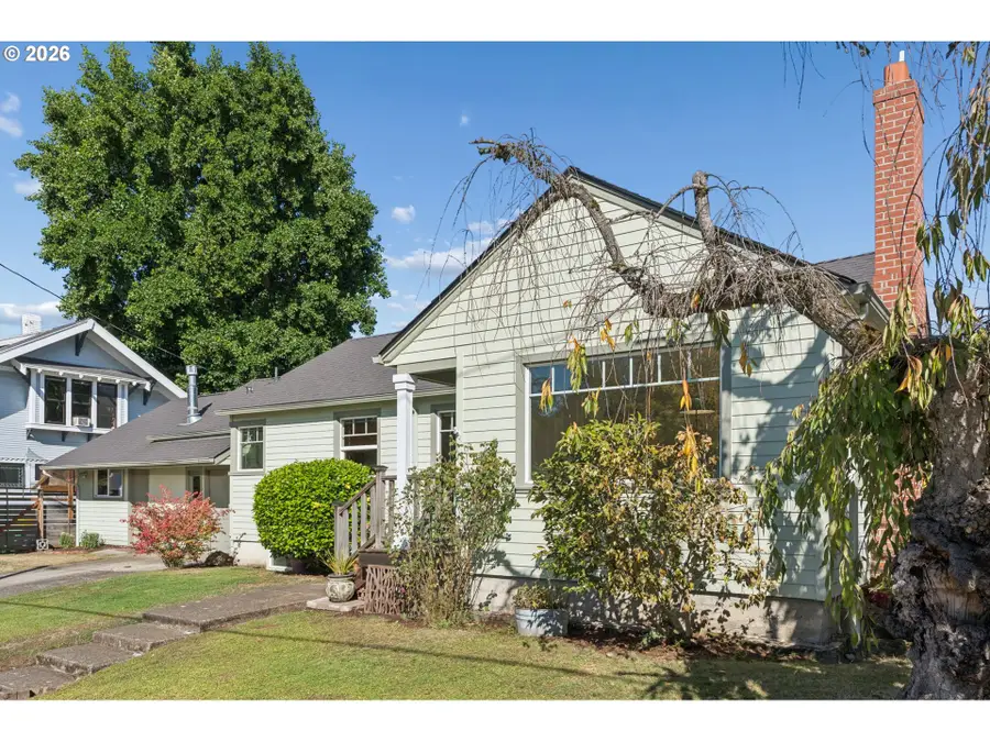 4951 SE Salmon St, Portland, OR 97215 - #2