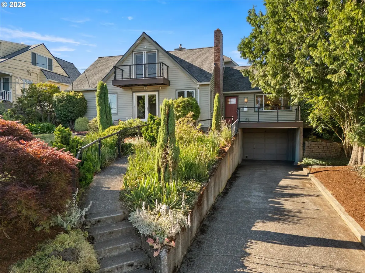 221 SW Texas St, Portland, OR 97219 - #1