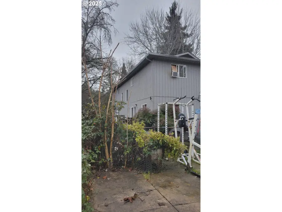 318 NE Howland St, Myrtle Creek, OR 97457 - Image #3
