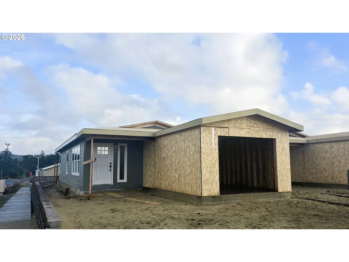 5299 Maple St, Florence, OR 97439 - Image #1