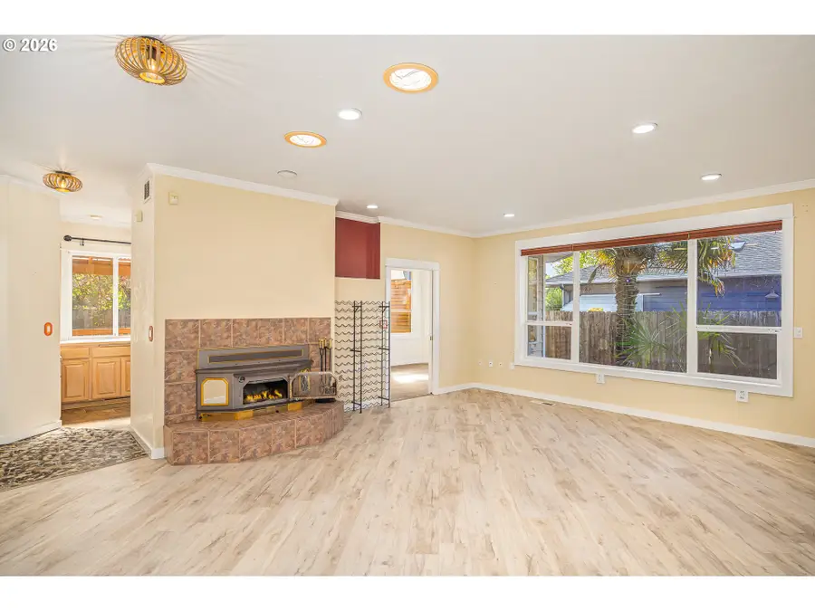 1565 Santa Rosa St, Eugene, OR 97401 - #3