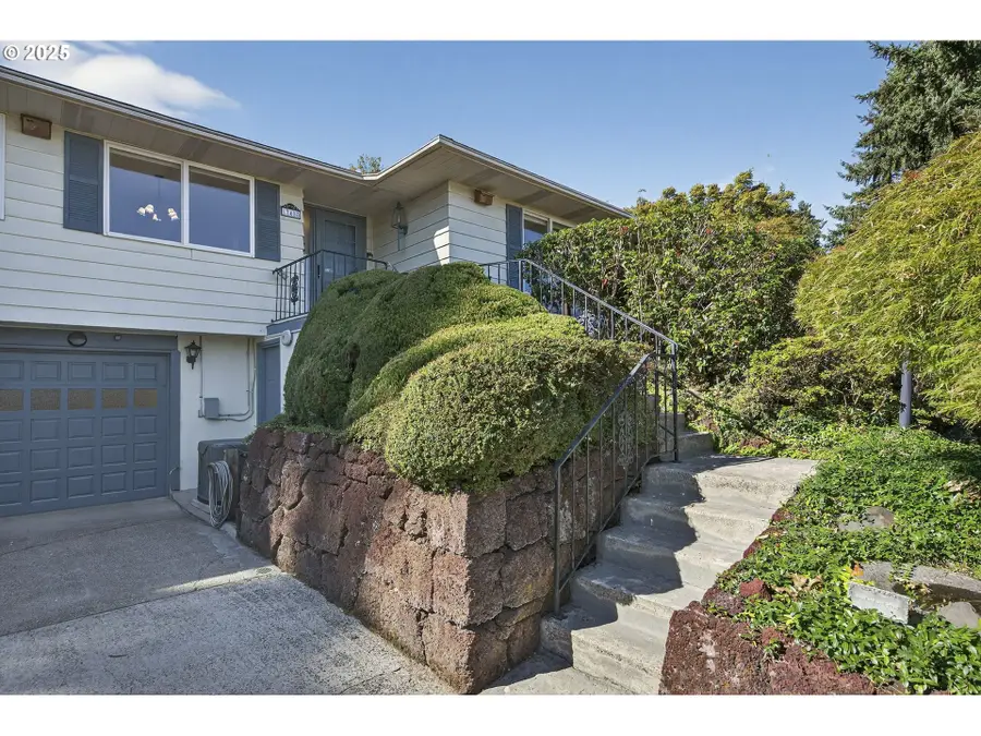 17485 Monticello Dr, Gladstone, OR 97027 - Image #2