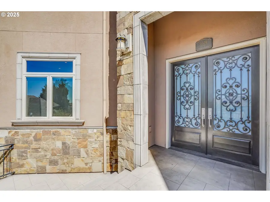 9309 NW Finzer Ct, Portland West, OR 97229 - Image #2