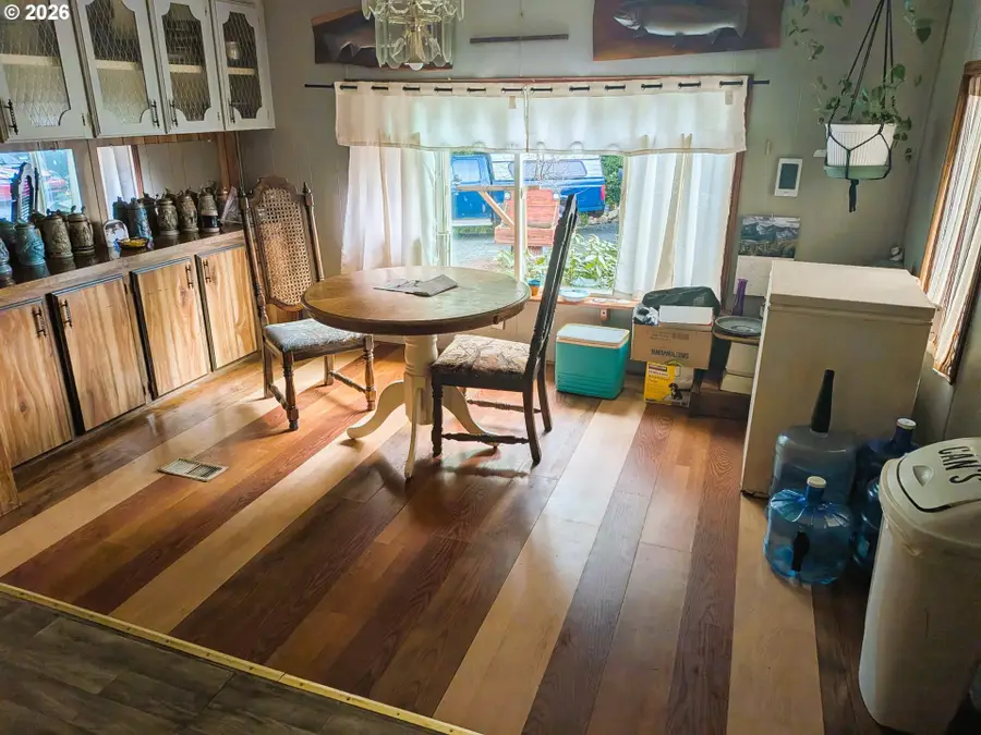 200 Woodpecker Ln, Elkton, OR 97436 - #3