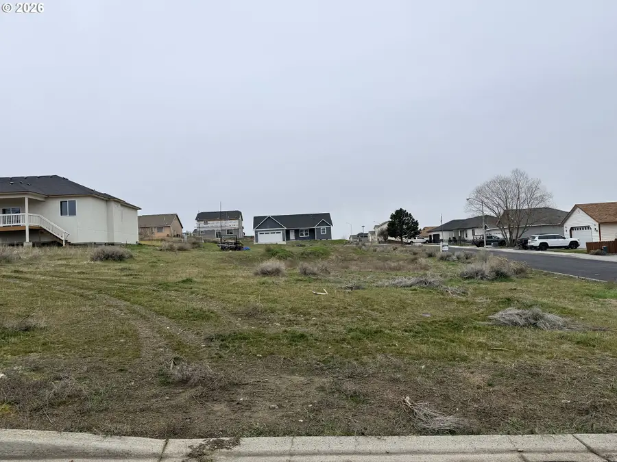 40 Mcfarland Ave, Umatilla, OR 97882 - #2