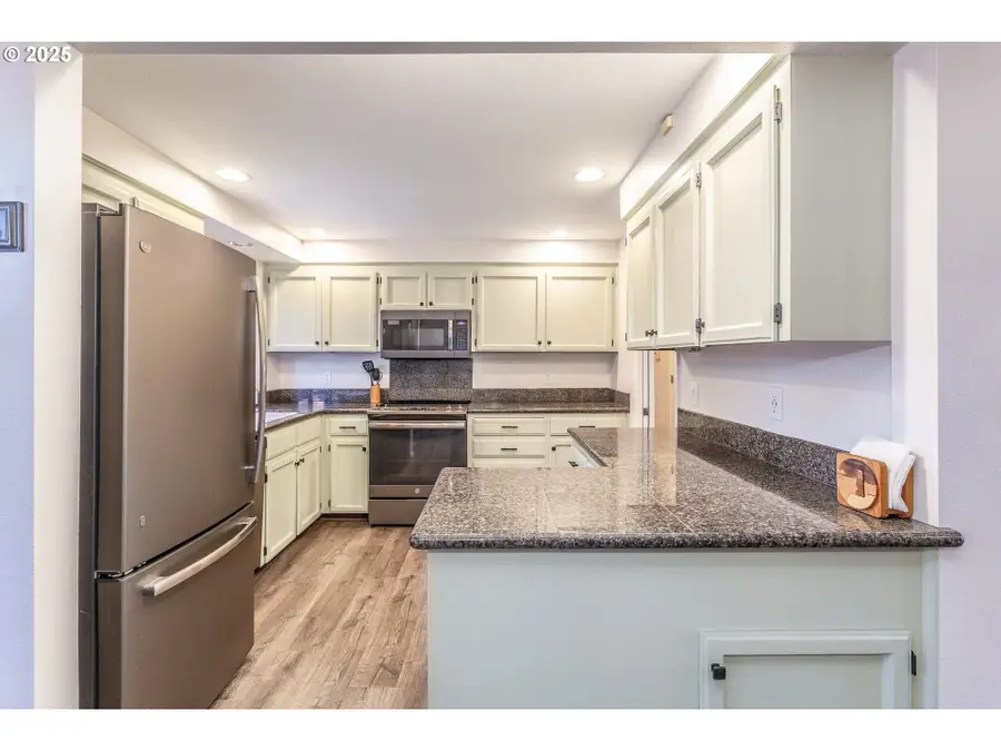 10054 SW Erie Ct, Tualatin, OR 97062 - Image #3