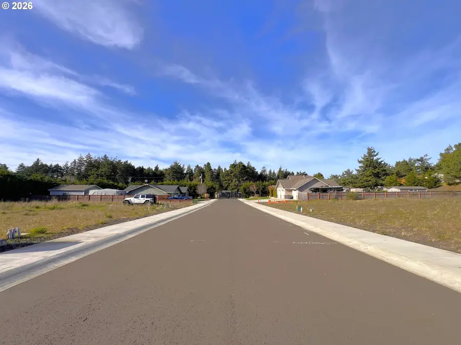 1020 Park Pl, Coos Bay, OR 97420 - #3
