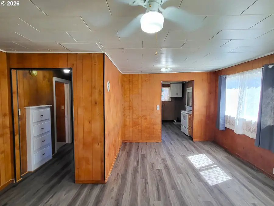 975 Johnson Ave, Cottage Grove, OR 97424 - #3