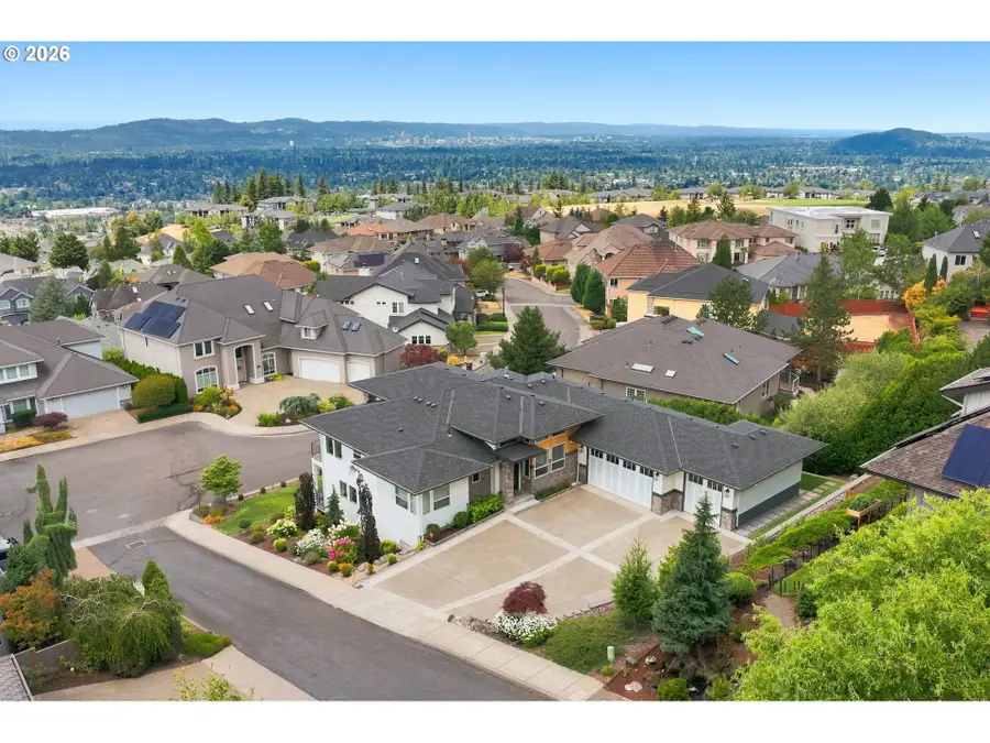 10159 SE Brookmore Ct, Northwest Clackamas, OR 97086 - #3