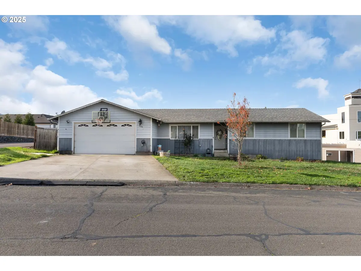 830 W Kenwood St, Roseburg, OR 97471 - Image #1
