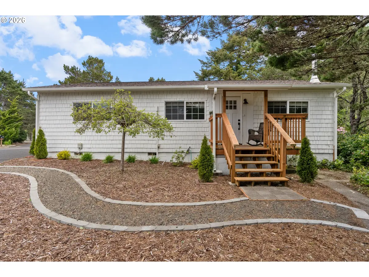 125 11th St, Florence, OR 97439 - #1