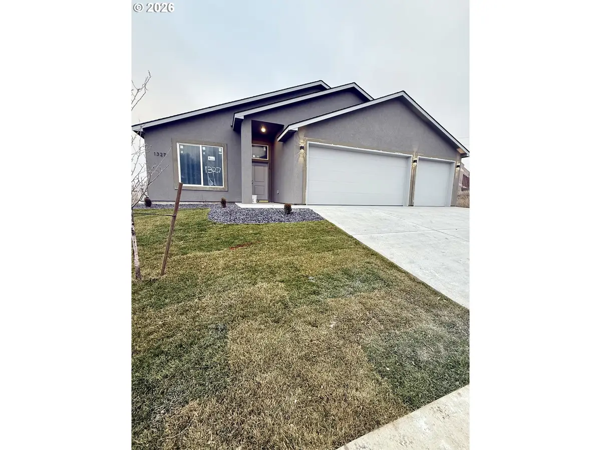1327 SE 9th St, Hermiston, OR 97838 - Image #1