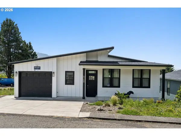 5705 Rollo Dr, Neskowin, OR 97149