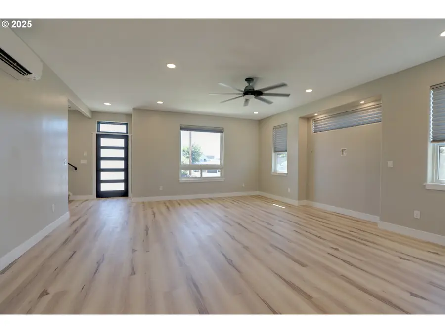 211 NW Heisler St, Dufur, OR 97021 - Image #3