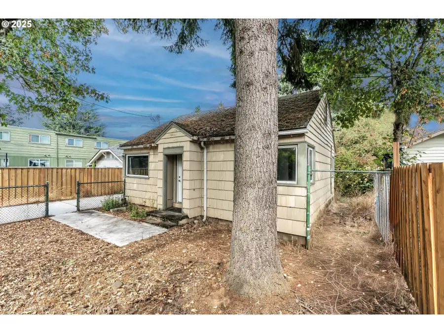 8451 SE Bush St, Portland, OR 97266 - Image #3