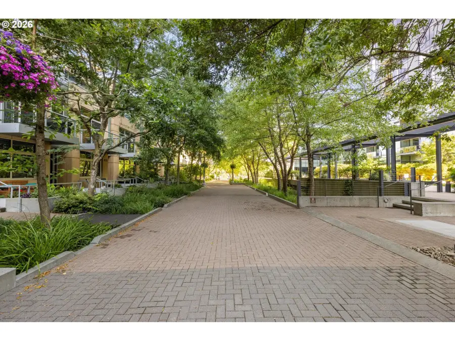 819 S Pennoyer St, Portland, OR 97239 - #2