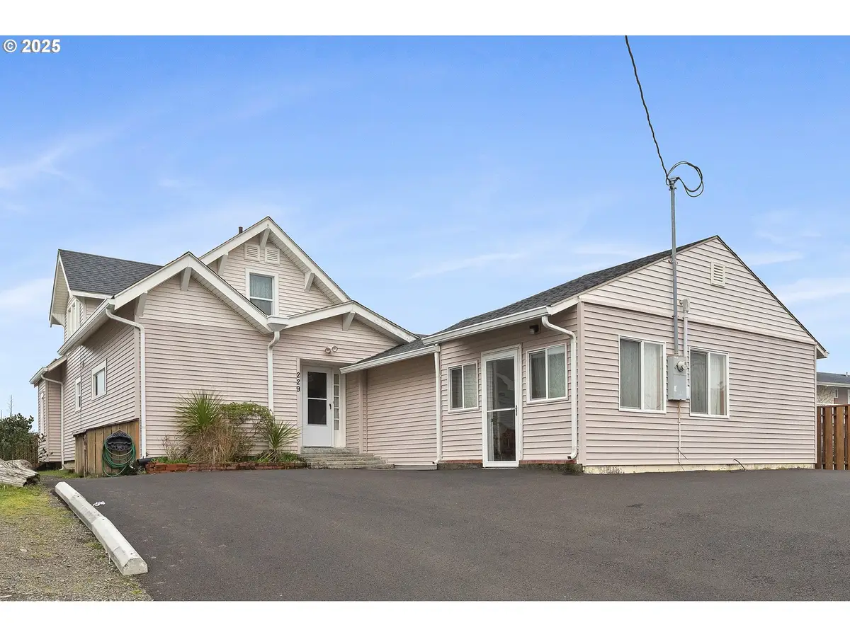 229 S Pacific St, Rockaway Beach, OR 97136 - Image #1