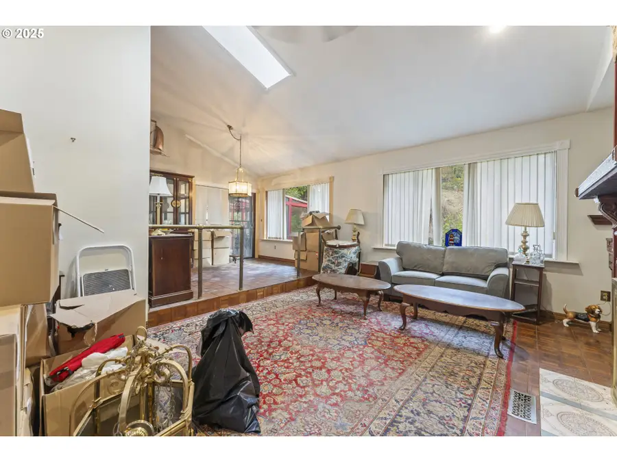 5947 SW Alfred St, Portland, OR 97219 - Image #3