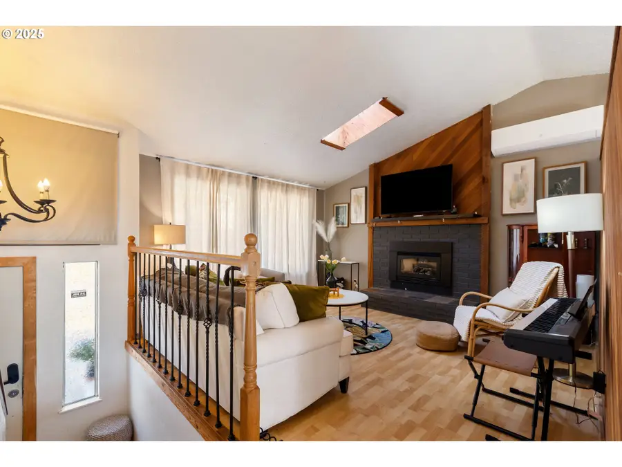 930 Prescott Ln, Springfield, OR 97477 - Image #2