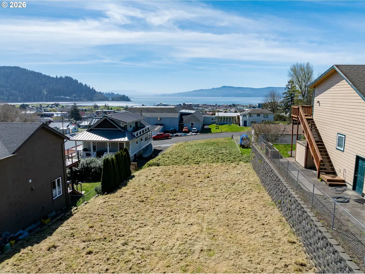 607 Evergreen Ave, Garibaldi, OR 97118 - #1