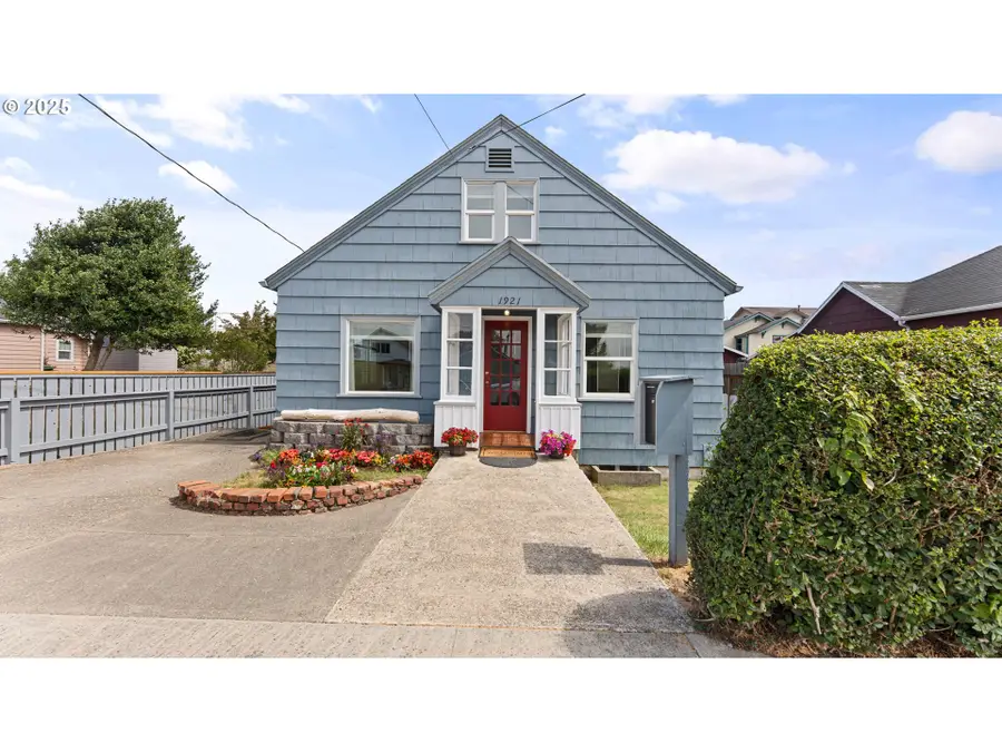 1921 Monroe St, North Bend, OR 97459 - Image #2