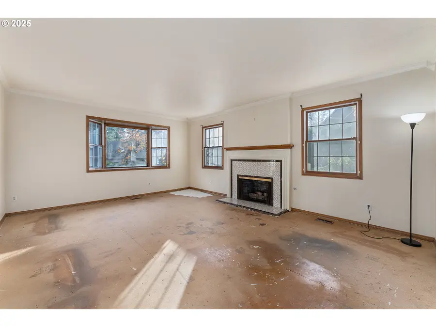 8635 NW Ash St, Portland, OR 97229 - Image #3