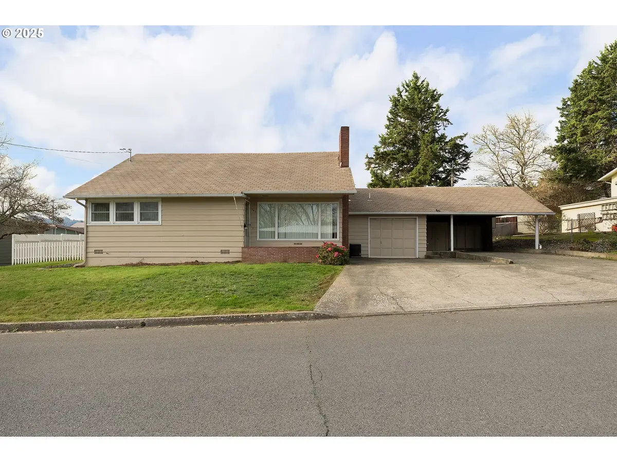 1740 NW Lynwood St, Roseburg, OR 97471 - Image #1