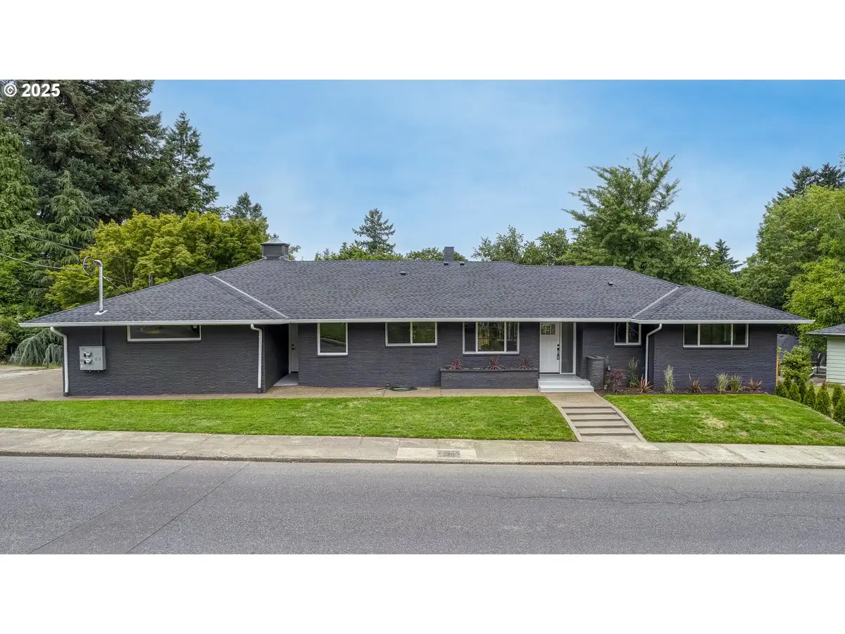 5775 SE Cesar E Chavez Blvd, Portland, OR 97202 - Image #1