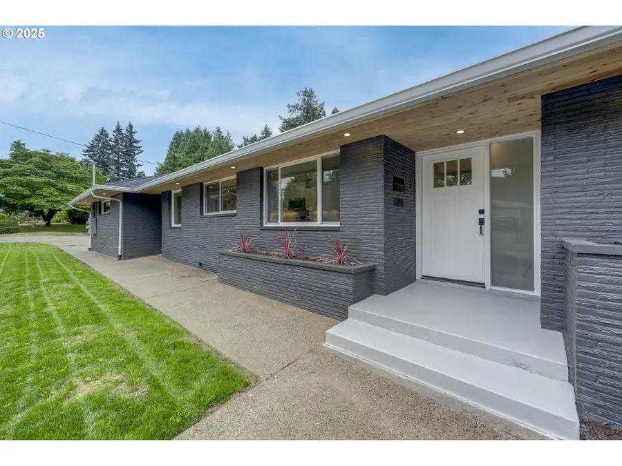 5775 SE Cesar E Chavez Blvd, Portland, OR 97202 - Image #3