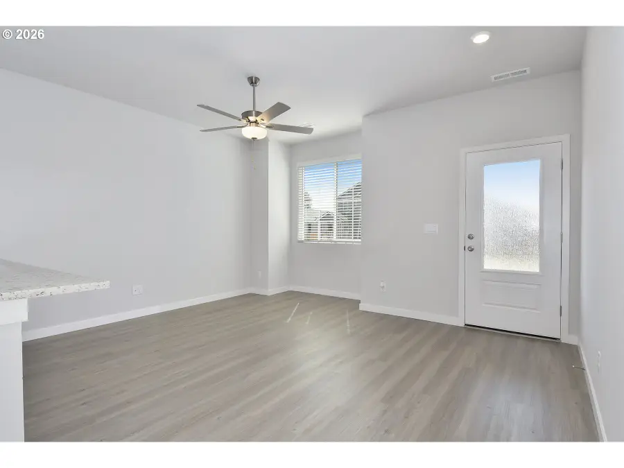 1215 Parkside Ave, Woodburn, OR 97071 - #2