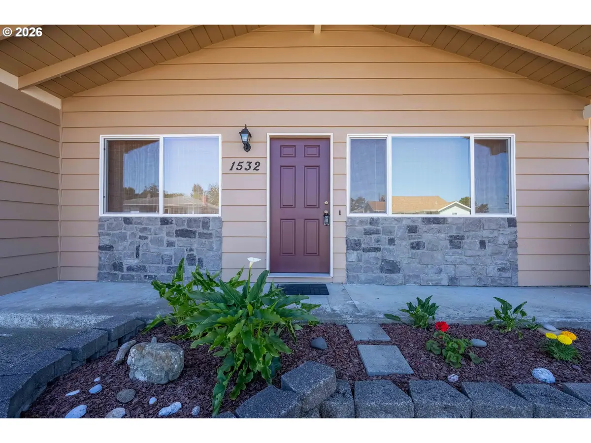 1532 Johnson St, North Bend, OR 97459 - #1
