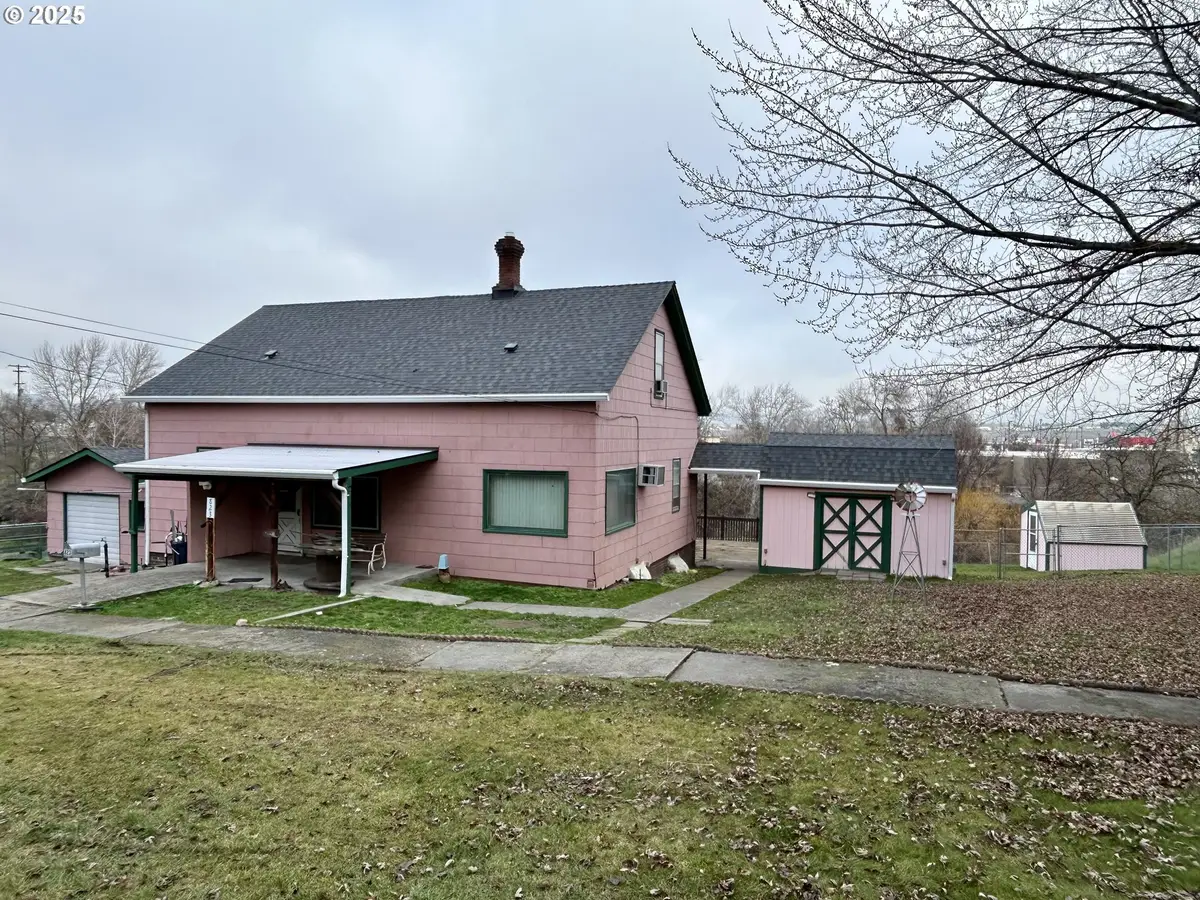 823 W 8th St, The Dalles, OR 97058 - Image #1