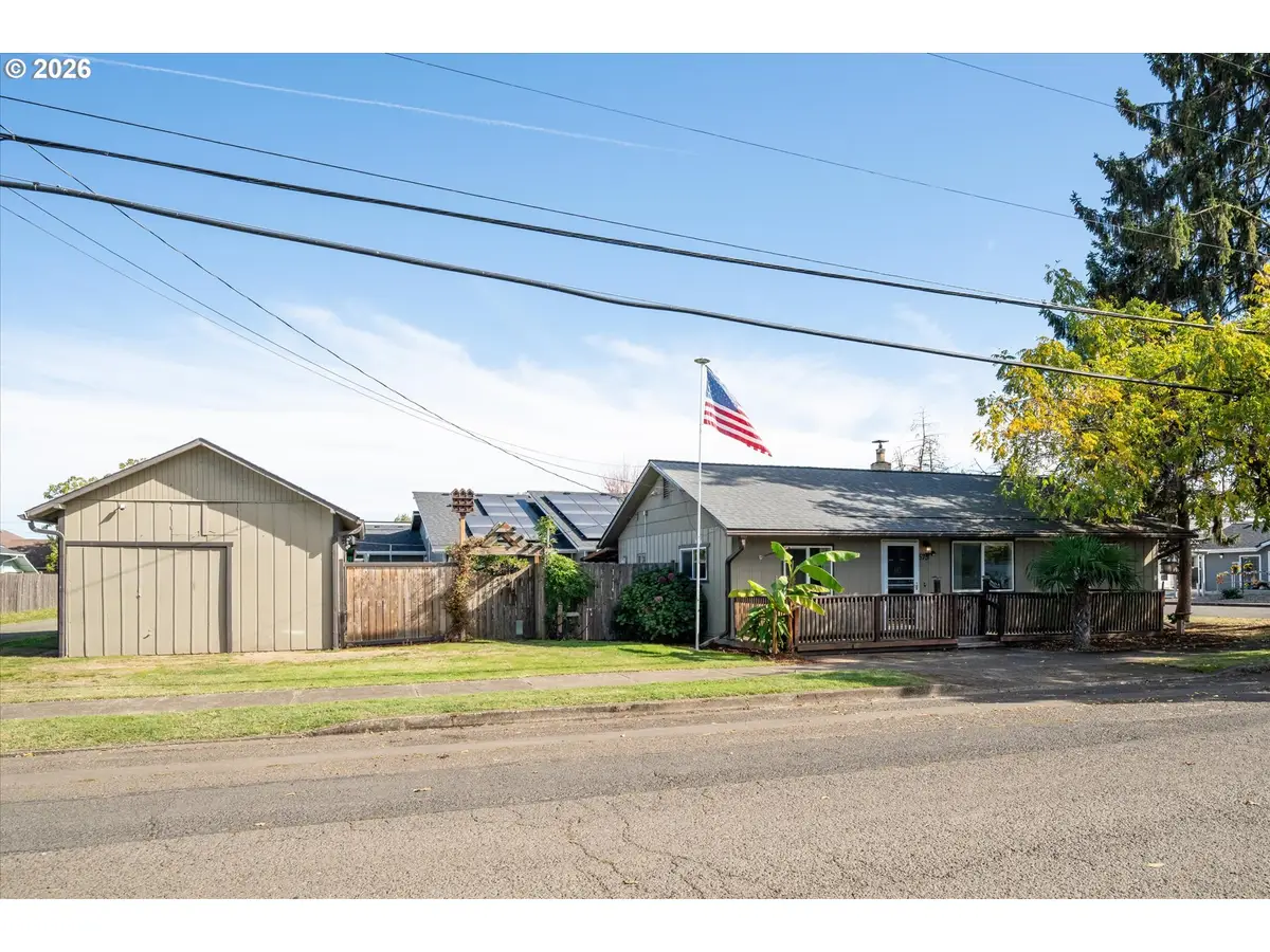 575 S 2nd St, Harrisburg, OR 97446 - #1
