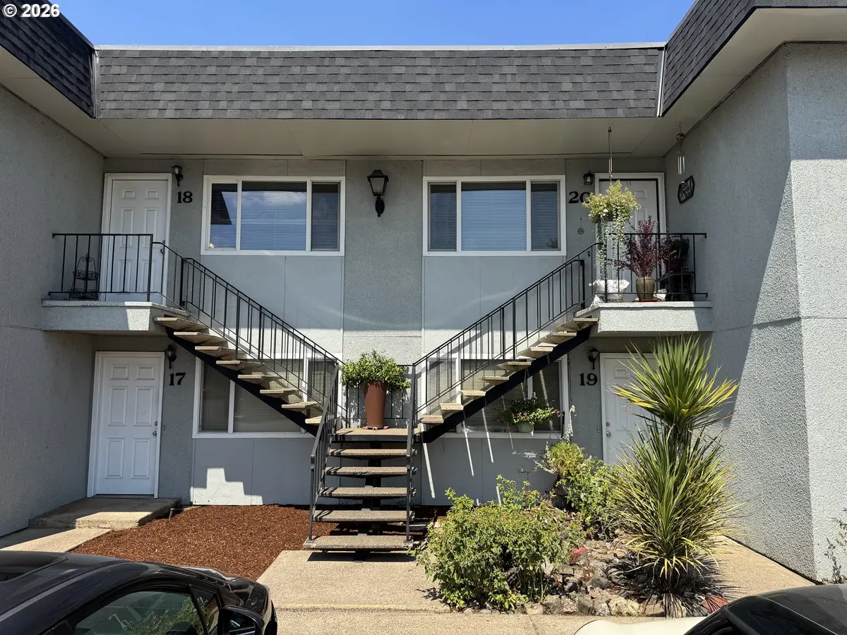 101 N 10th St, Creswell, OR 97426 - #1