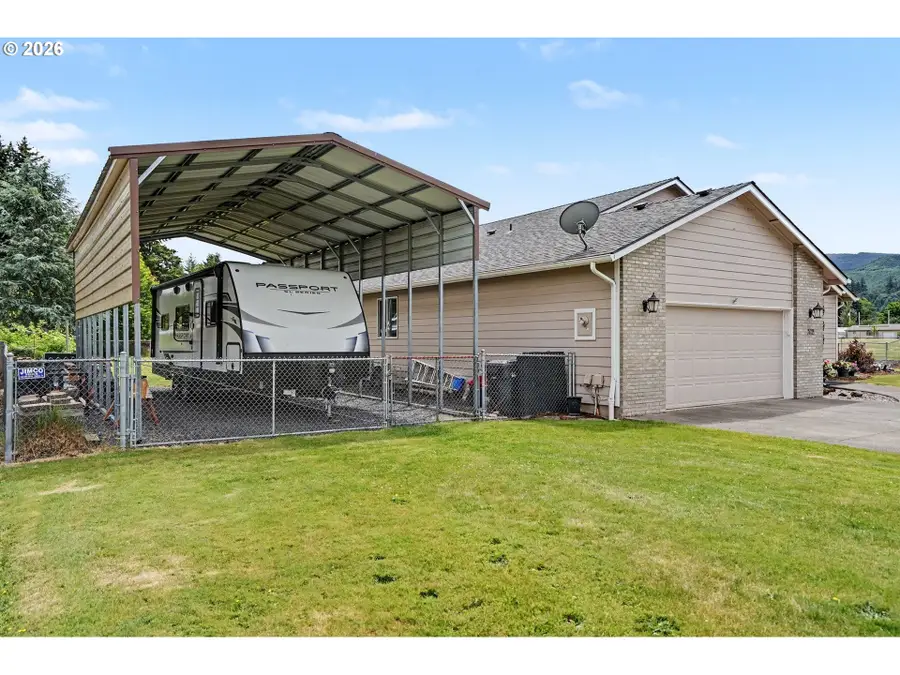 762 3rd St, Lyons, OR 97358 - #3