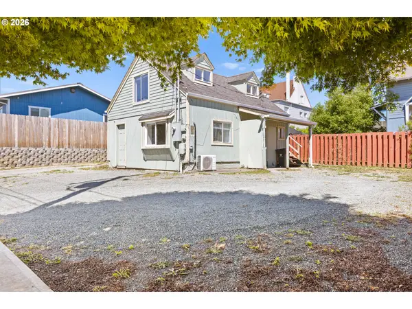 451 4th St, MyrtlePoint, OR 97458