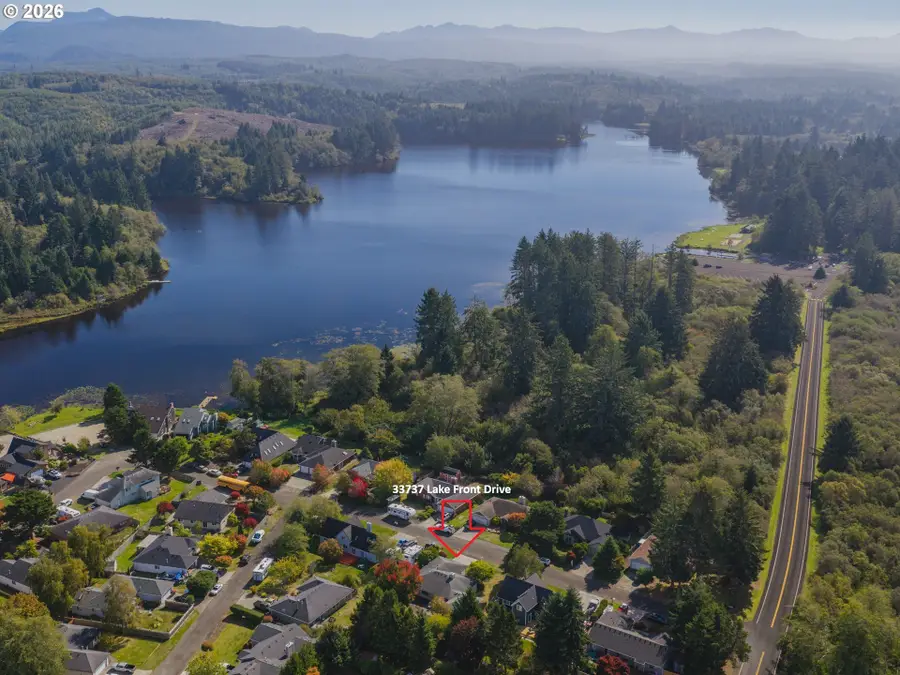 33737 Lake Front Dr, Warrenton, OR 97146 - #2