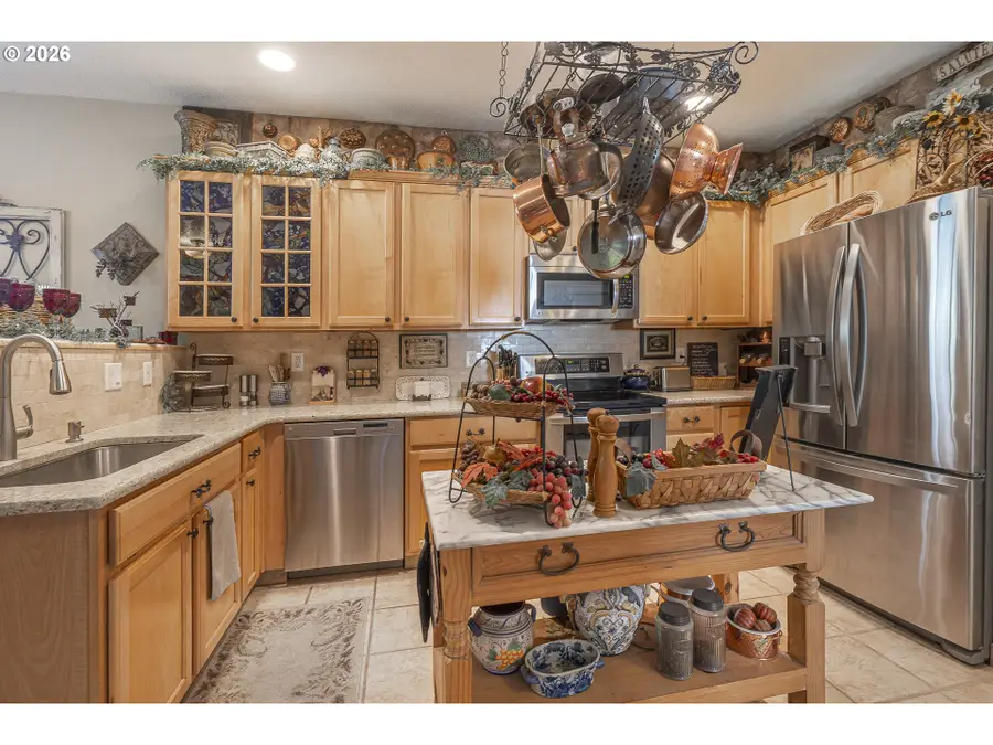 981 Wild Rose Ct, Independence, OR 97351 - #3