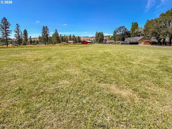 0 Leisure St, Glide, OR 97443